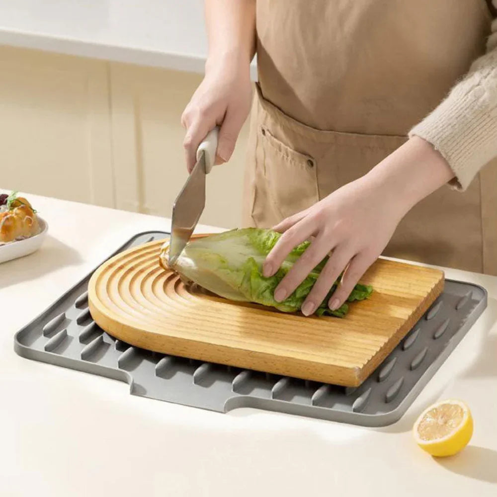 No-Spill Silicone Worktop Saver – Heat-Resistant & Non-Slip Mat for Drip-Free Drying